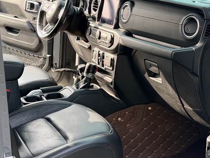 Фото 9 - Jeep Wrangler Hybrid