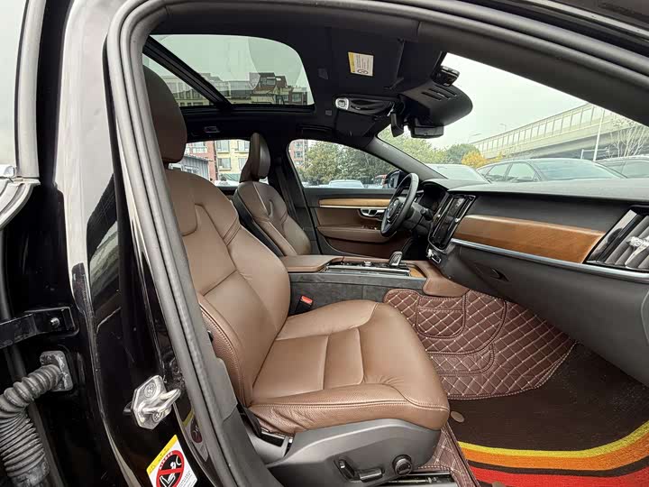 Фото 10 - Volvo S90