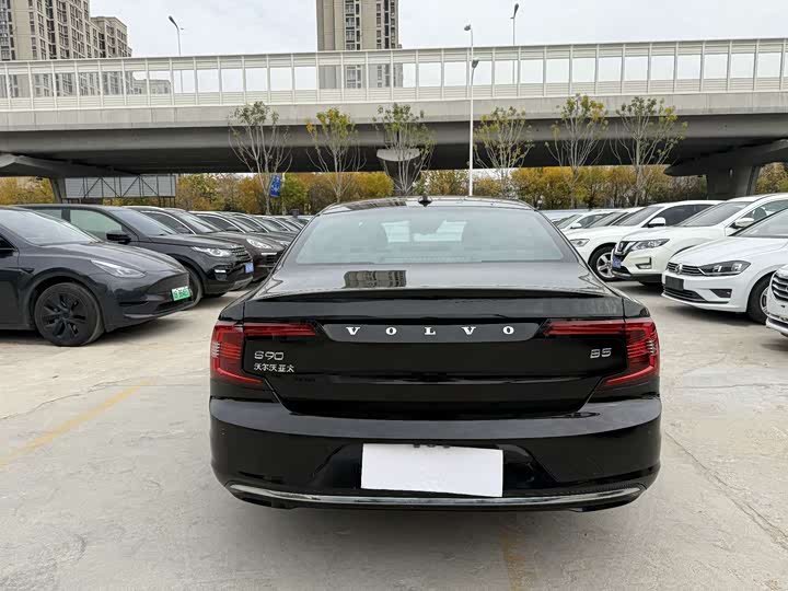 Фото 12 - Volvo S90