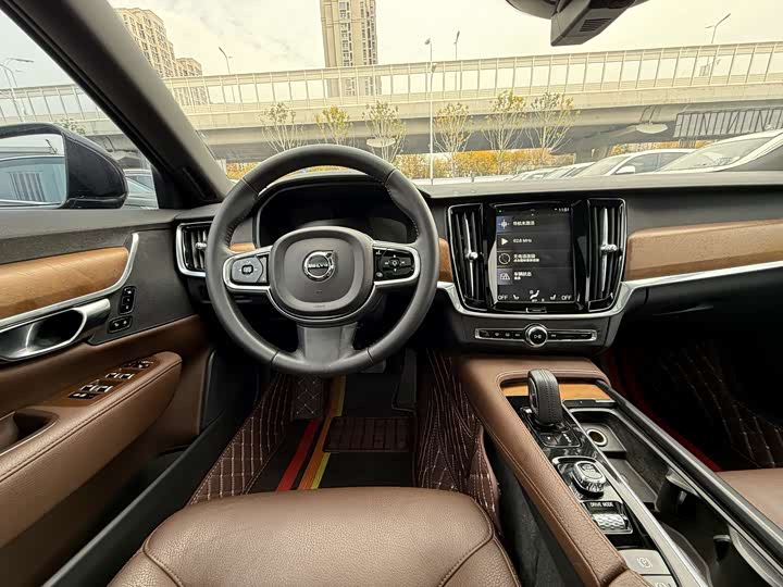 Фото 7 - Volvo S90