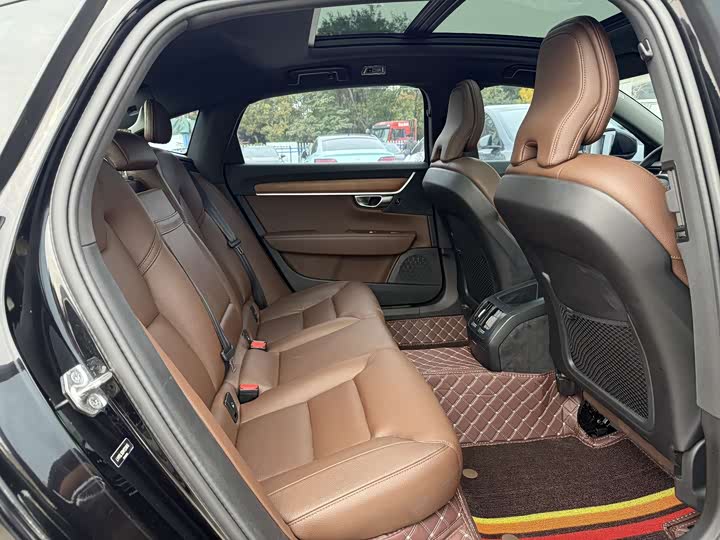 Фото 9 - Volvo S90