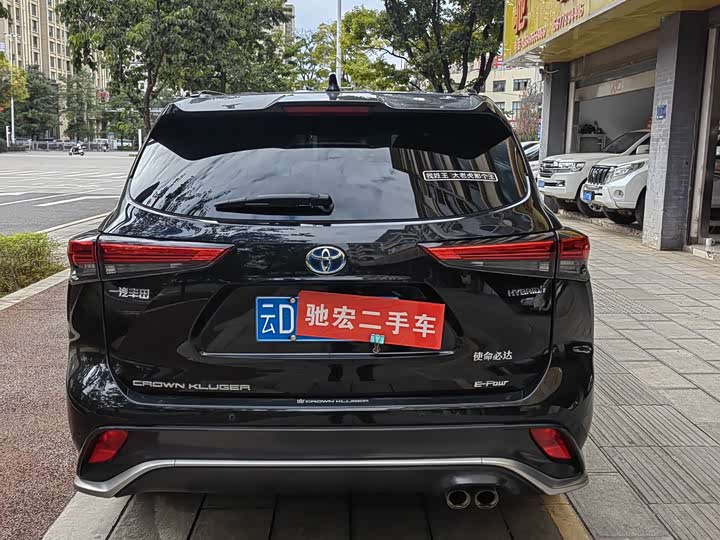 Фото 2 - Toyota Crown Kluger