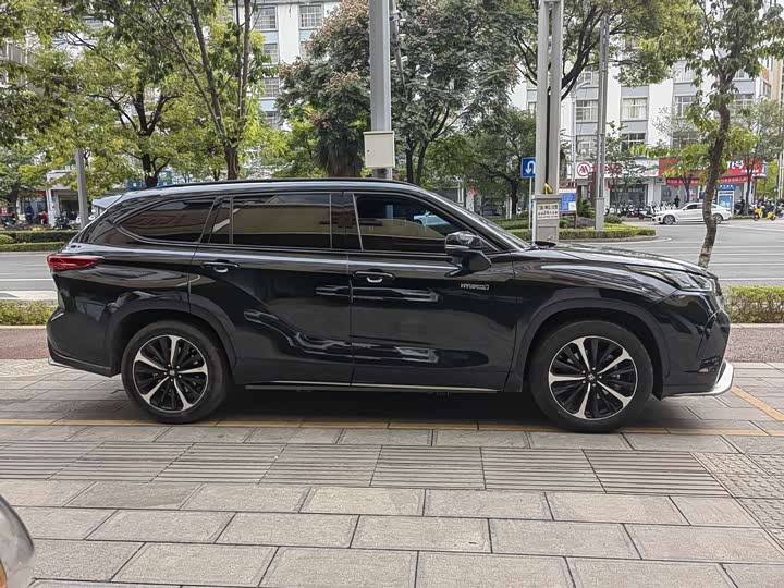 Фото 3 - Toyota Crown Kluger