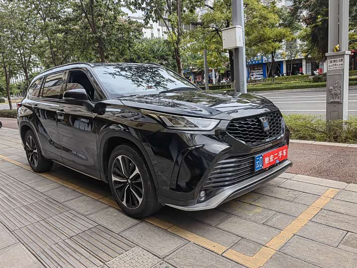 Фото 4 - Toyota Crown Kluger