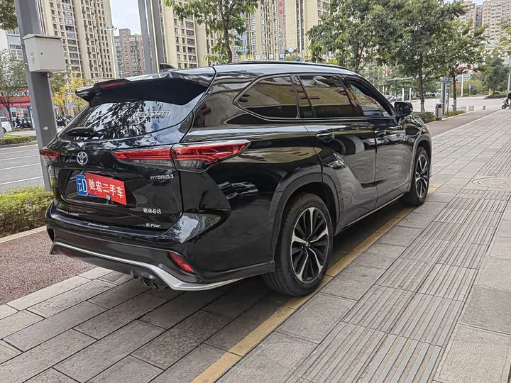 Фото 6 - Toyota Crown Kluger