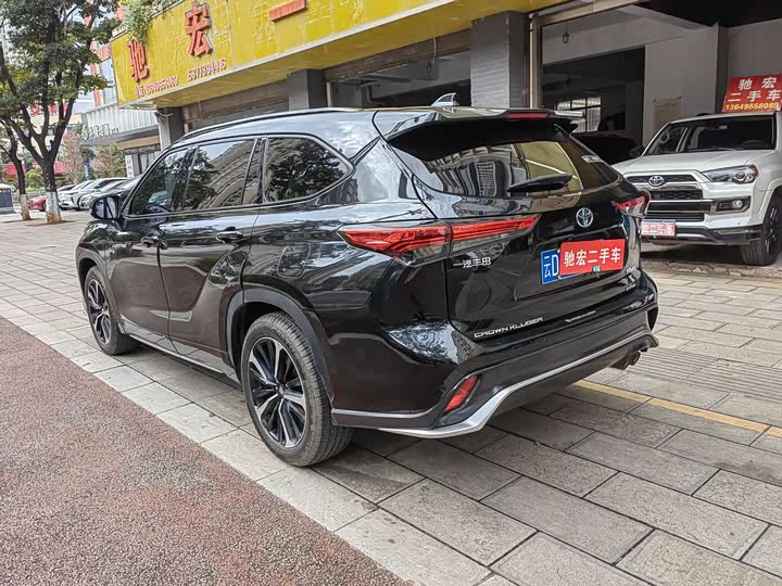 Фото 7 - Toyota Crown Kluger