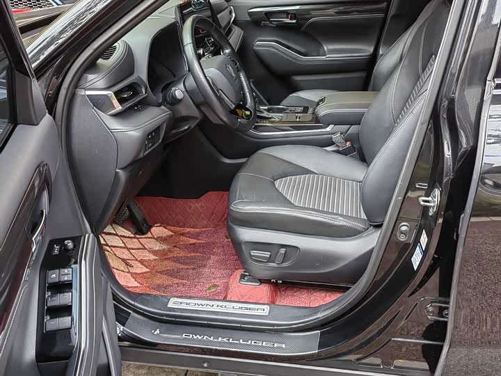 Фото 8 - Toyota Crown Kluger