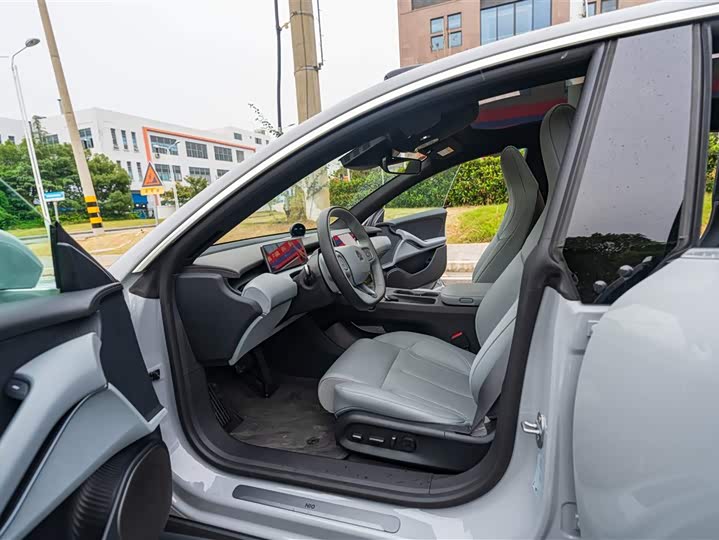 Фото 10 - Nio ET5T