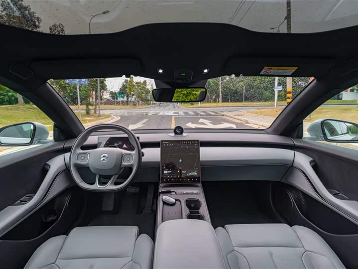 Фото 11 - Nio ET5T