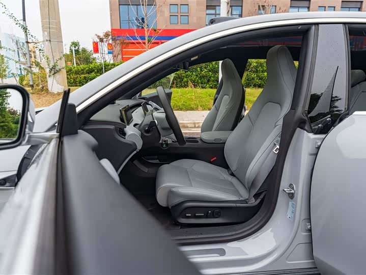 Фото 12 - Nio ET5T