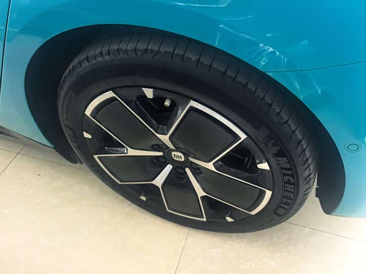 Фото 13 - Xiaomi SU7