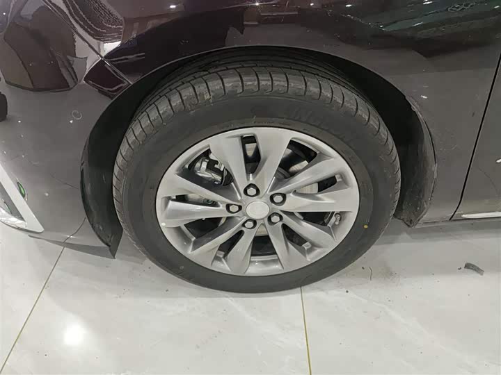 Фото 23 - Buick GL8 ES