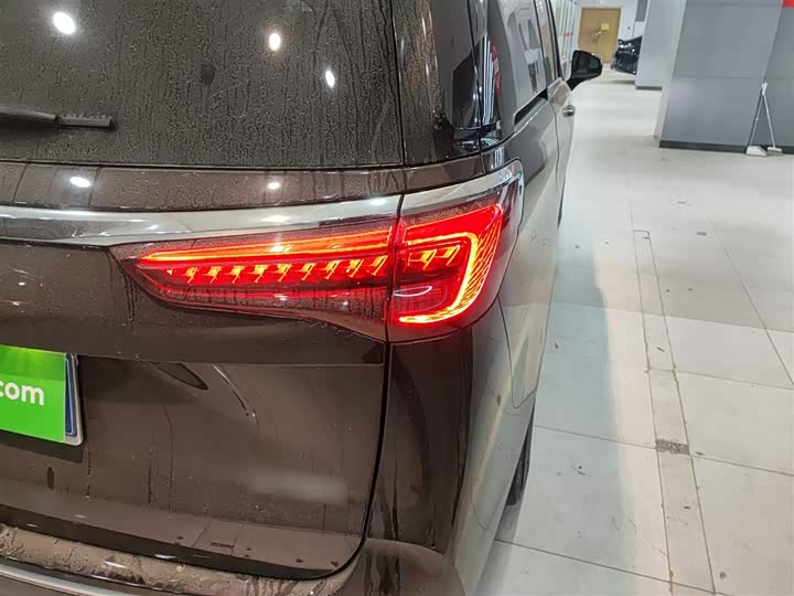 Фото 8 - Buick GL8 ES