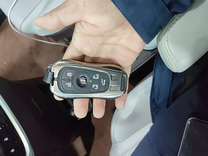 Фото 9 - Buick GL8 ES