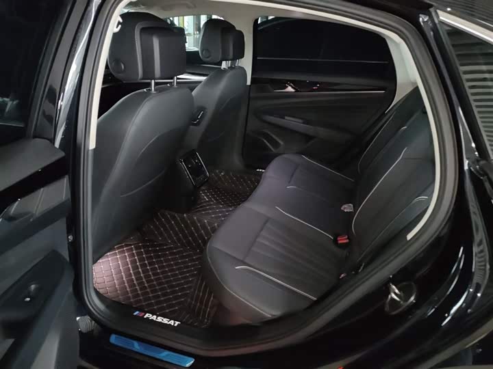 Фото 17 - Volkswagen Passat