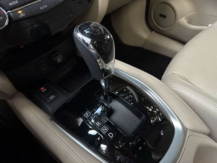 Фото 12 - Nissan X-Trail