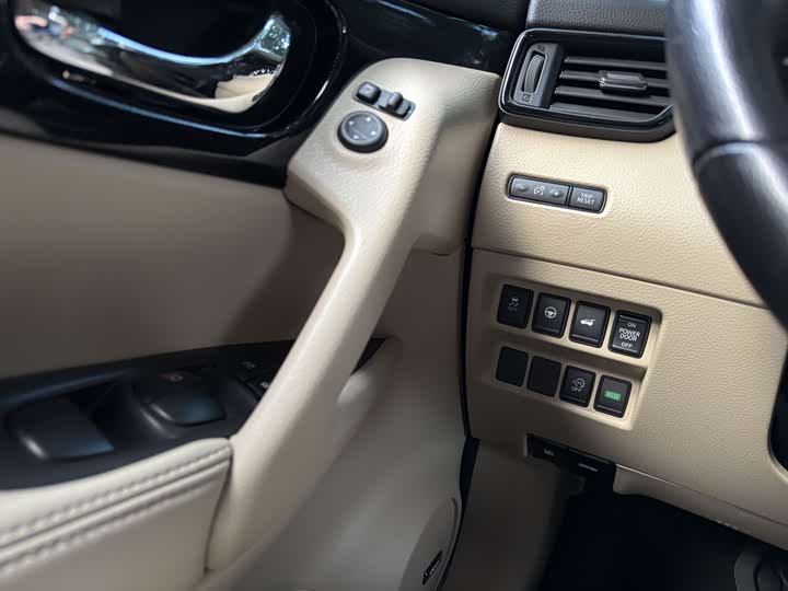 Фото 13 - Nissan X-Trail