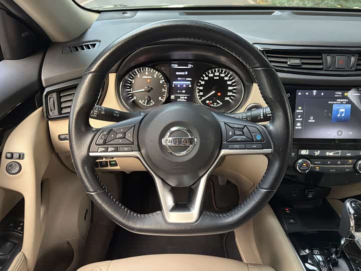 Фото 17 - Nissan X-Trail