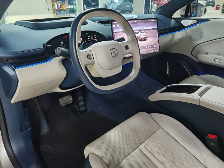 Фото 11 - Zeekr 007