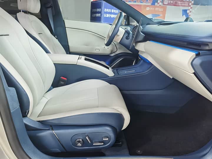 Фото 13 - Zeekr 007