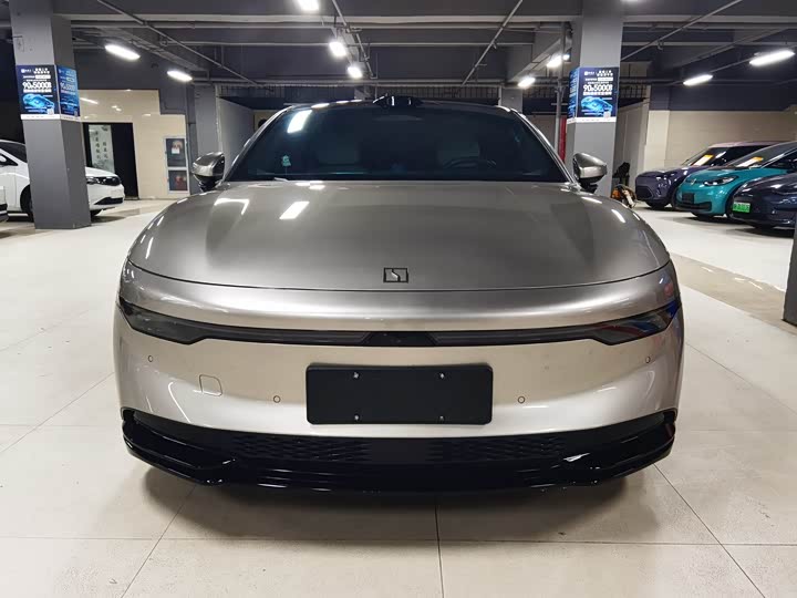 Фото 2 - Zeekr 007