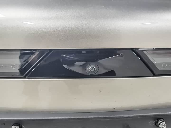 Фото 22 - Zeekr 007