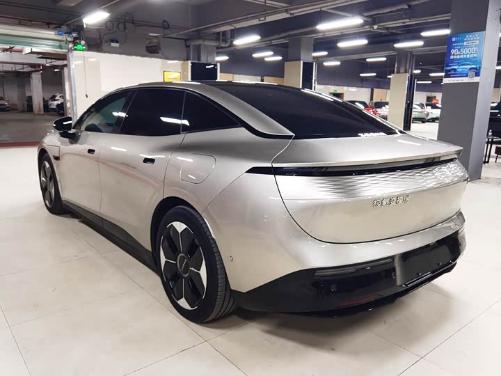 Фото 4 - Zeekr 007