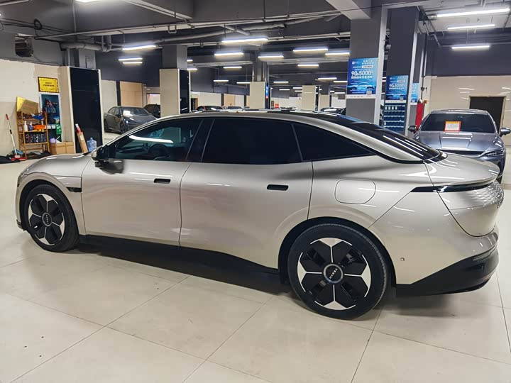 Фото 7 - Zeekr 007