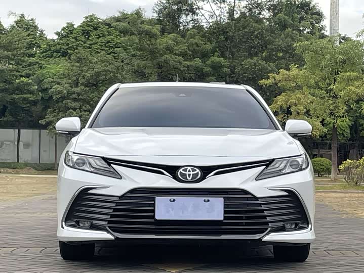 Фото 3 - Toyota Camry