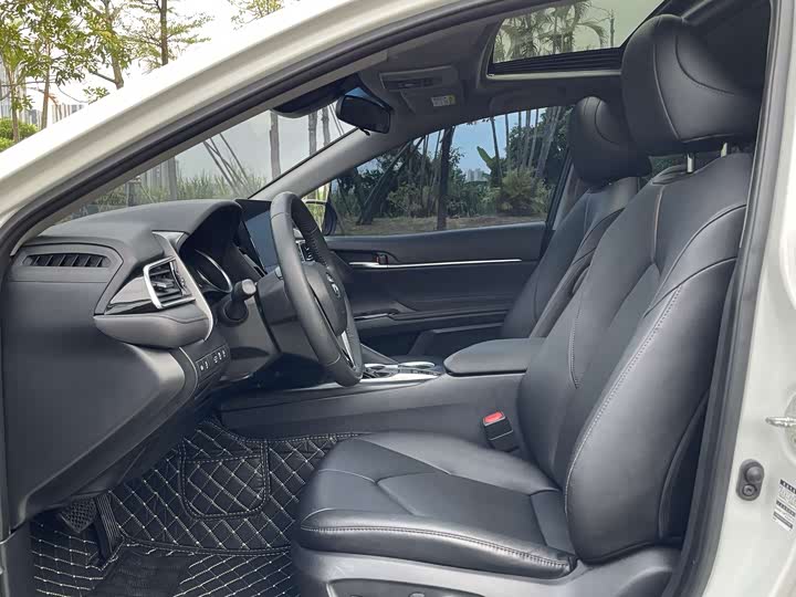 Фото 5 - Toyota Camry