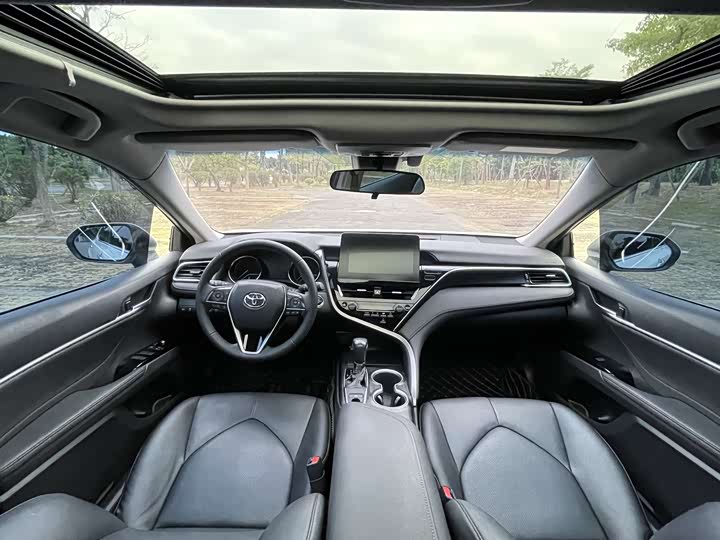 Фото 6 - Toyota Camry