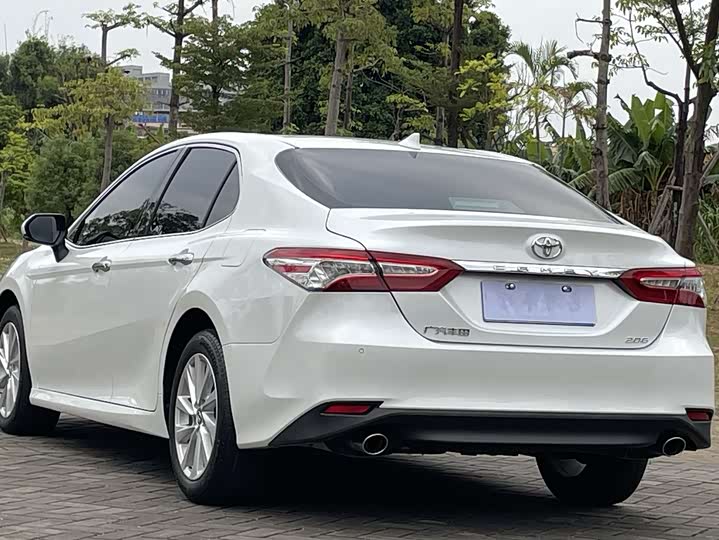 Фото 8 - Toyota Camry