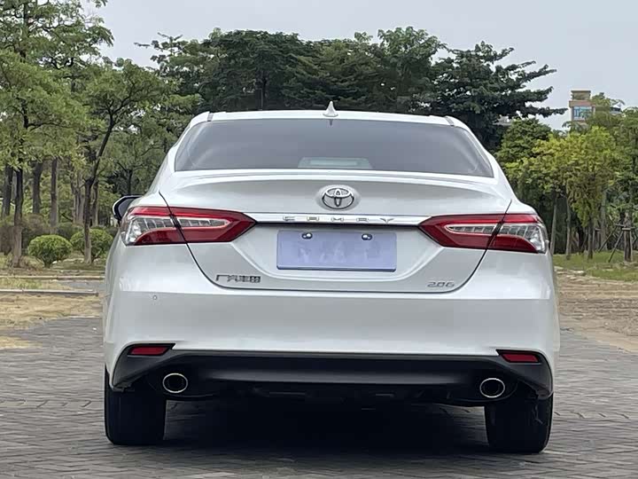 Фото 9 - Toyota Camry