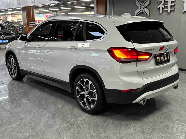 Фото 10 - BMW X1