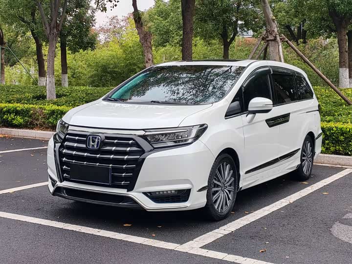 Фото 1 - Honda Elysion