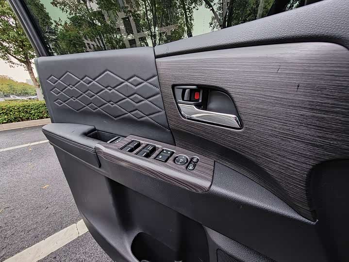 Фото 12 - Honda Elysion