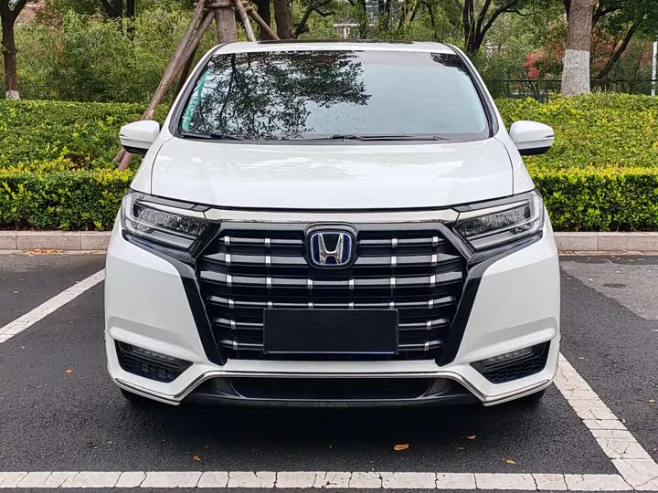 Фото 2 - Honda Elysion