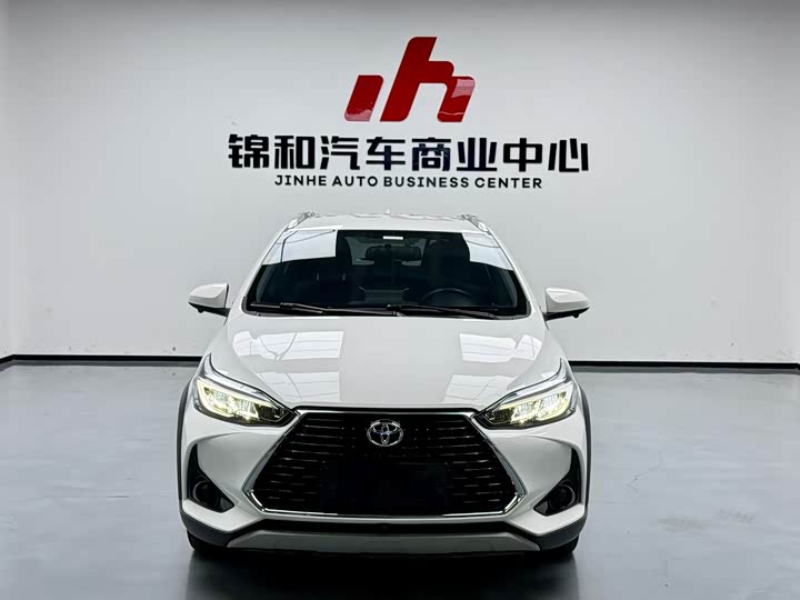 Фото 2 - Toyota Yaris L Hatchback