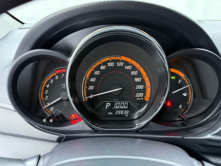 Фото 4 - Toyota Yaris L Hatchback