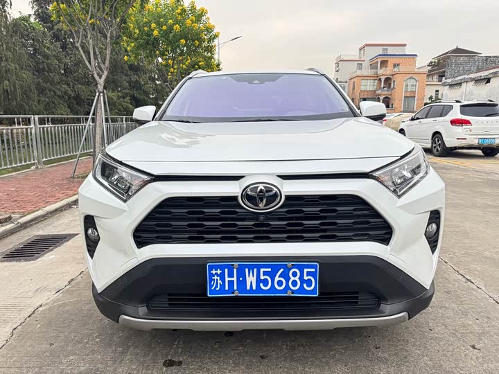 Фото 2 - Toyota RAV4