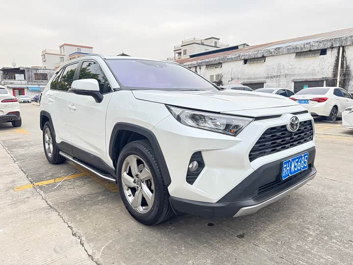 Фото 3 - Toyota RAV4