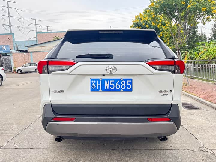 Фото 5 - Toyota RAV4