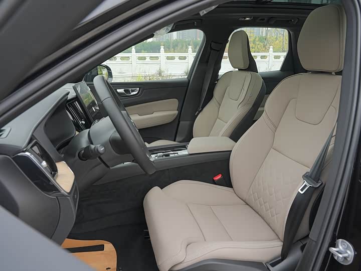 Фото 20 - Volvo XC60