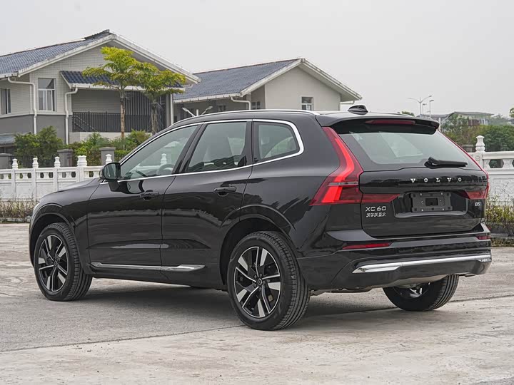 Фото 4 - Volvo XC60