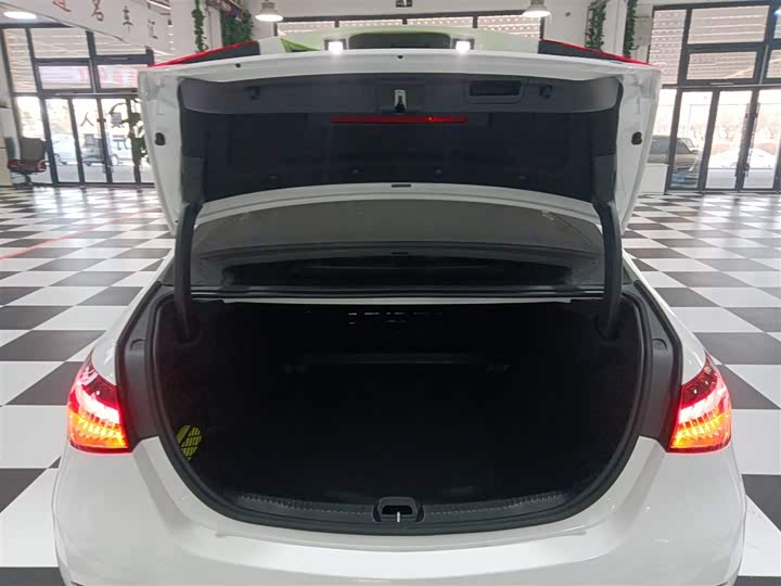 Фото 19 - Mercedes-Benz C-Class