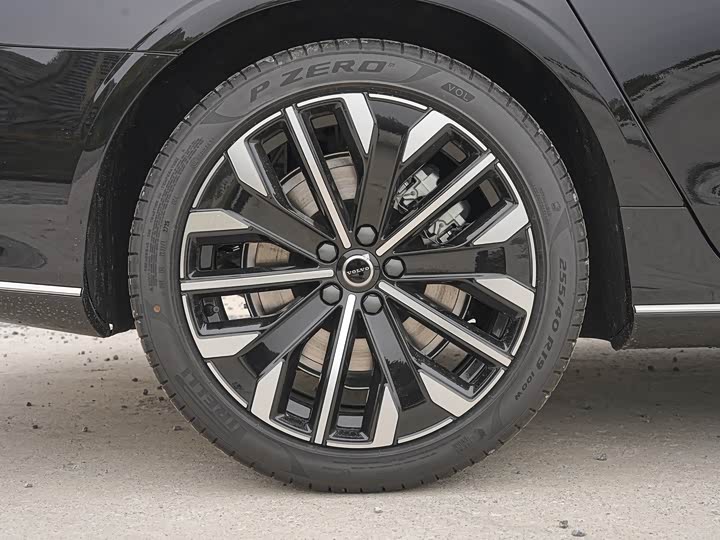 Фото 12 - Volvo S90