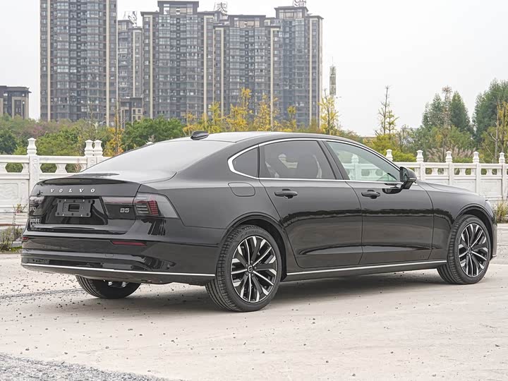Фото 4 - Volvo S90