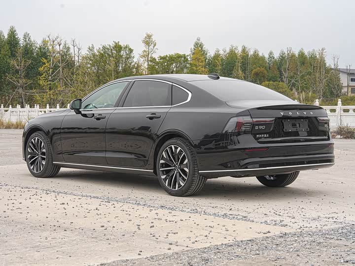 Фото 6 - Volvo S90