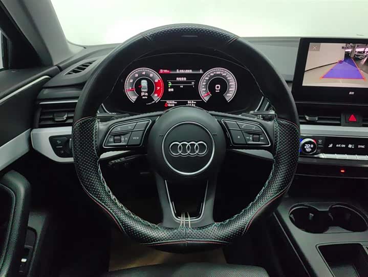 Фото 15 - Audi A4L