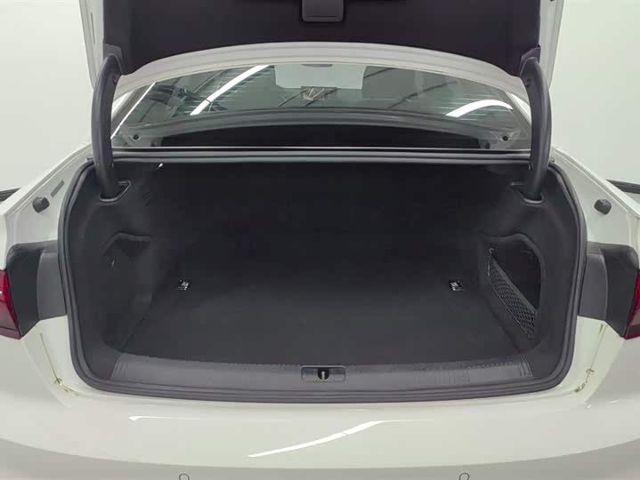 Фото 4 - Audi A4L